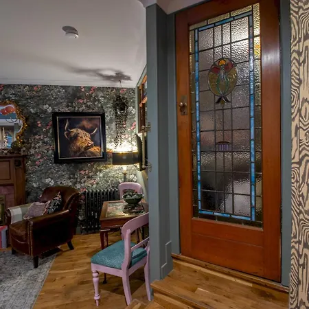 Pass The Keys Magical Mews Hideaway: Quirky Experience *