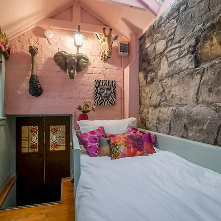 Pass The Keys Magical Mews Hideaway: Quirky Experience *