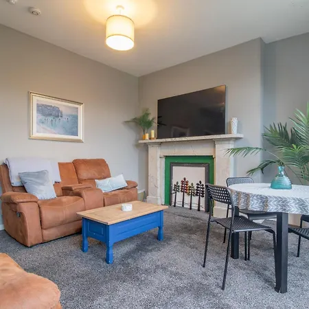 Wonderful West End - Pass The Keys Apartment