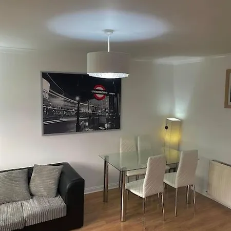 Apartment 3bed, 2bedroom G-level Near City Glasgow