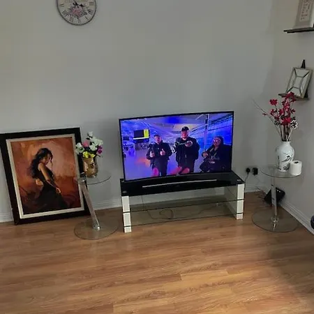 3bed, 2bedroom G-level Near City * Glasgow
