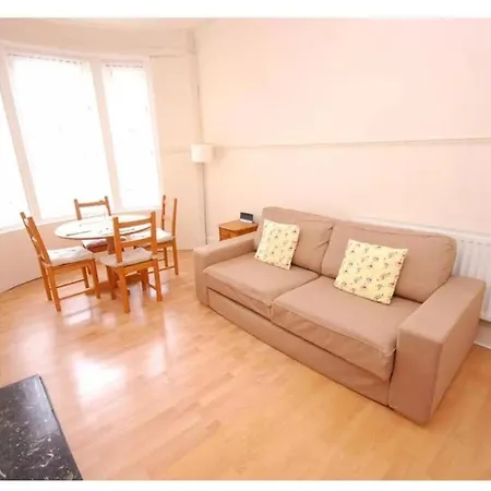 Appartement Flat In Close To Local Amenities *