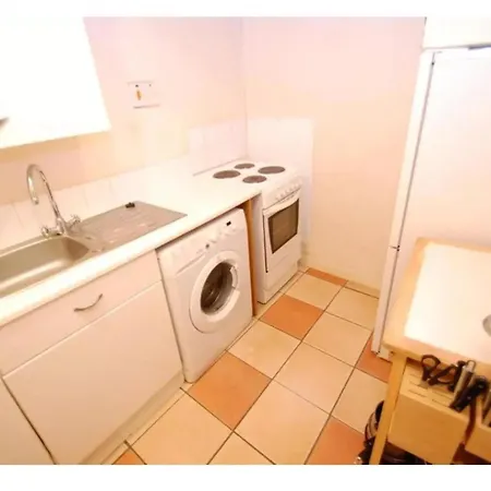 Flat In Close To Local Amenities *