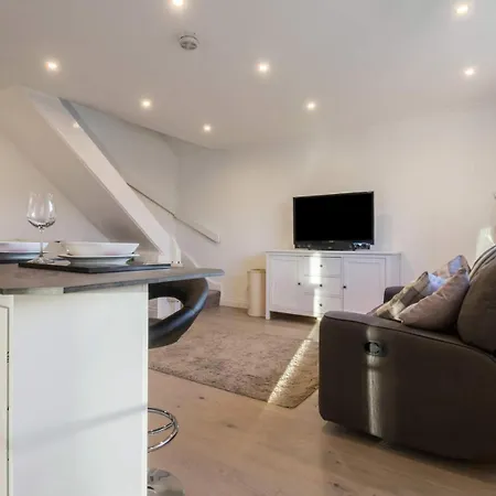 Bonnie Home, Queens Park, Centre And Hampden Stadium Nearby * グラスゴー