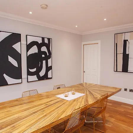 Charming Sandstone-basement In West End Glasgow