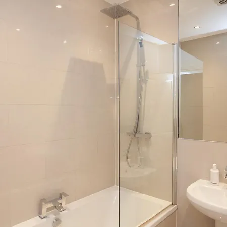 Holiday home Charming Sandstone-basement In West End *