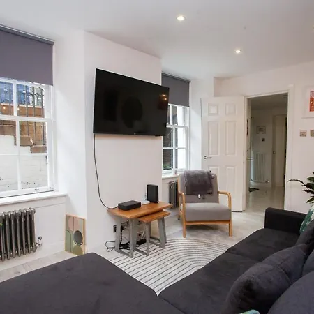 Beautiful 2 Bed Flat With A Private Terrace Apartment Glasgow
