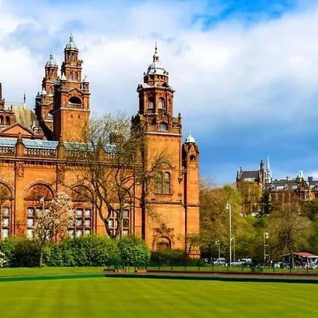 Homely Flat Close To Centre With Free Parking