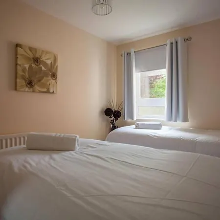 Homely Flat Close To Centre With Free Parking Apartment Glasgow