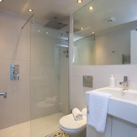 Spacious 1 Bed In Great Location * Glasgow