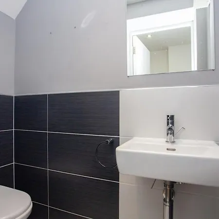 Spacious 1 Bed In Great City Location *