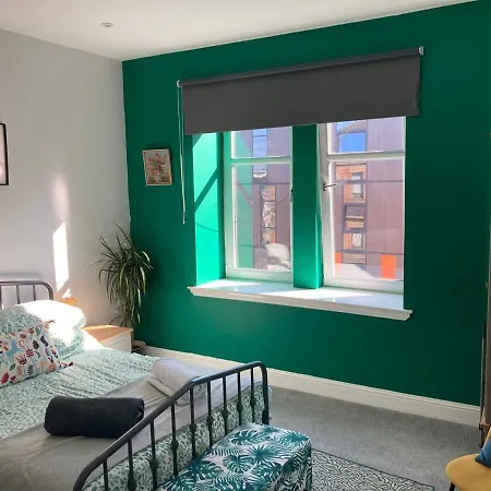 Apartment 2 Bedroom Oasis In Centre