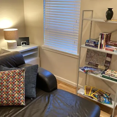 The Art Flat Woodlands Holiday home *