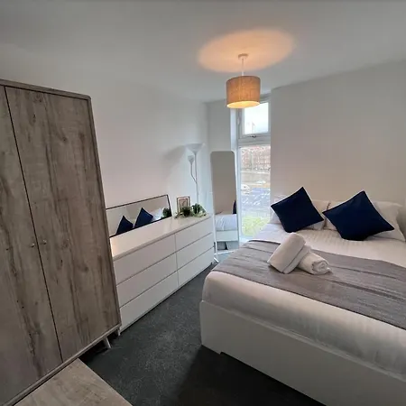 Stylish Newly Decorated 2 Bed