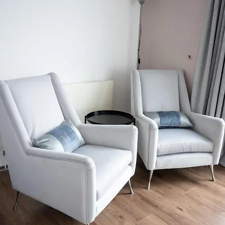Stunning 3 Bed Penthouse In West End Appartement *