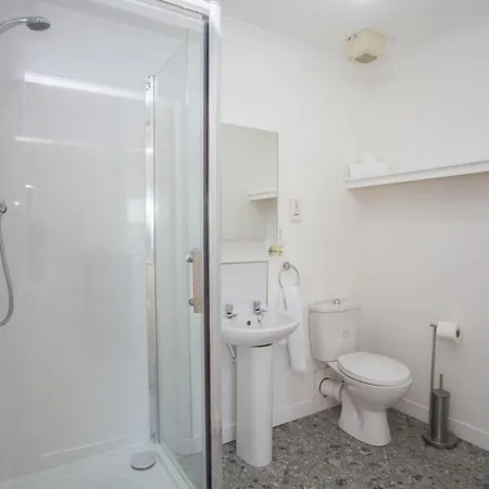 3 Bedroom Duplex With Free Parking Glasgow