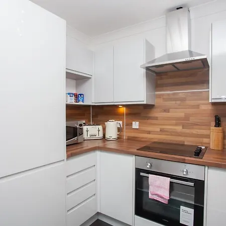 3 Bedroom Duplex With Free Parking Apartment Glasgow