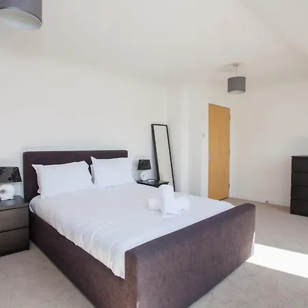 3 Bedroom Duplex With Free Parking * Glasgow