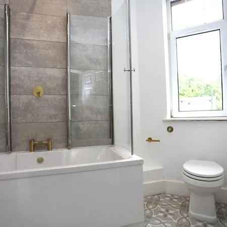 Apartamento Three Bedroom Upper Flat In Jordanhill *