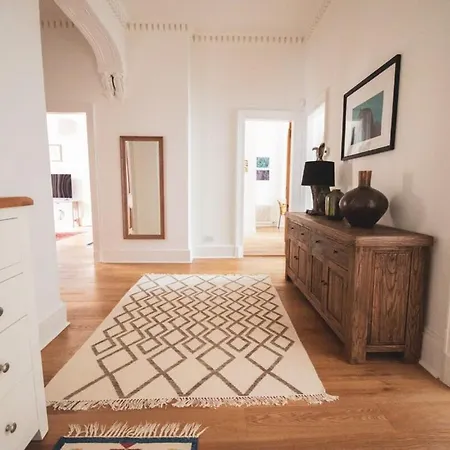 Hébergement de vacances Stunning 3 Bed Flat In The Heart Of The West End