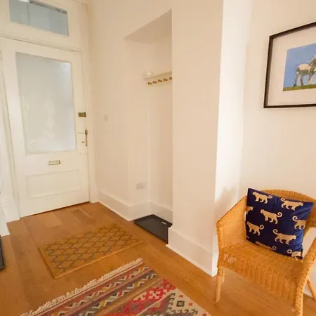 Stunning 3 Bed Flat In The Heart Of The West End Glasgow