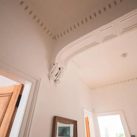 Stunning 3 Bed Flat In The Heart Of The West End Glasgow