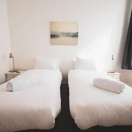 Stunning 3 Bed Flat In The Heart Of The West End Glasgow