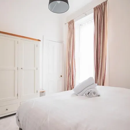 Stunning 3 Bed Flat In The Heart Of The West End Nyaraló *