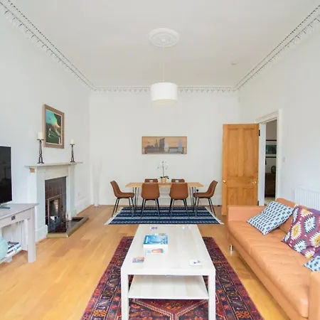 Stunning 3 Bed Flat In The Heart Of The West End Feriehus
