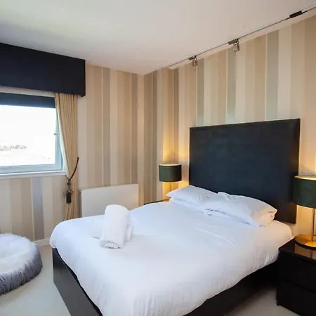 Riverside Flat With Stunning Views Glasgow