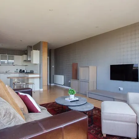 Riverside Flat With Stunning Views Apartment Glasgow