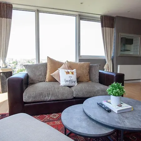 Riverside Flat With Stunning Views