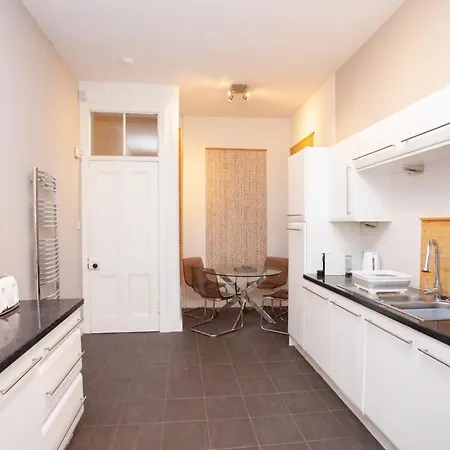 Lovely Flat In Ideal Location グラスゴー