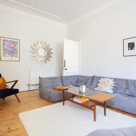 Lovely Flat In Ideal Location Apartment