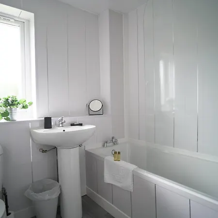 Apartment 2 Bdr Flat By Caledonia Luxe Short Lets & Serviced *