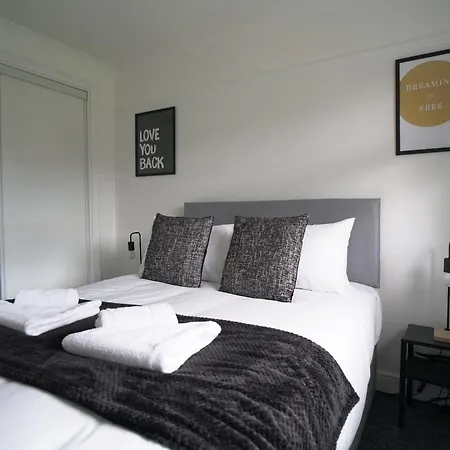 2 Bdr Flat By Caledonia Luxe Short Lets & Serviced * Glasgow