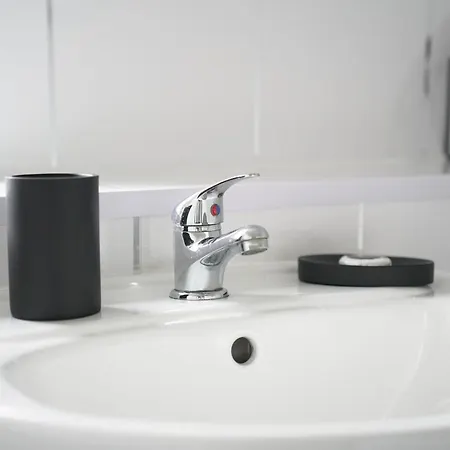 2 Bdr Flat By Caledonia Luxe Short Lets & Serviced Apartment