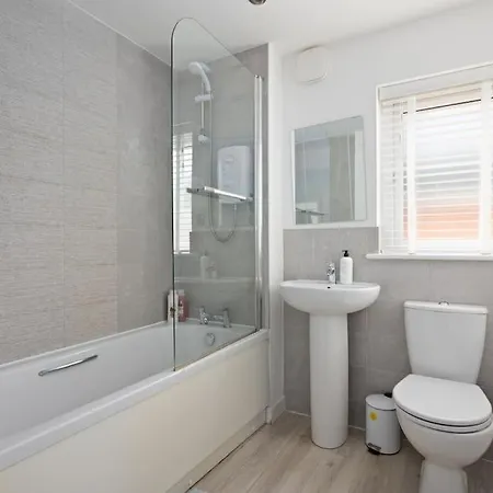 3bdr House By Vista Short Lets & Serviced Scotland With Driveway Parking And Ps4 Apartmán Glasgow