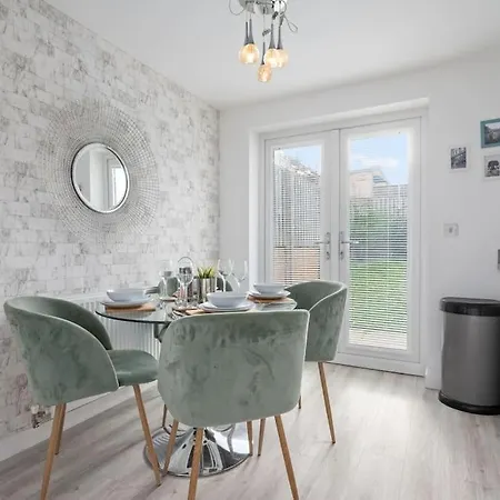 Apartman 3bdr House By Vista Short Lets & Serviced Scotland With Driveway Parking And Ps4