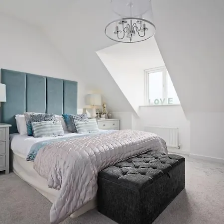 3x Double Beds With Driveway Parking And Ps4 By Vista Short Lets Scotland * Glasgow
