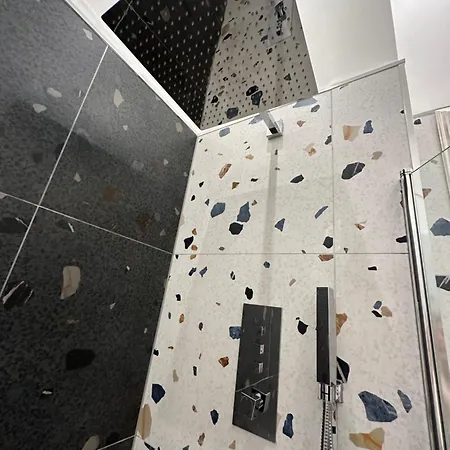 Stunning 2 Bedroom Appartamento *