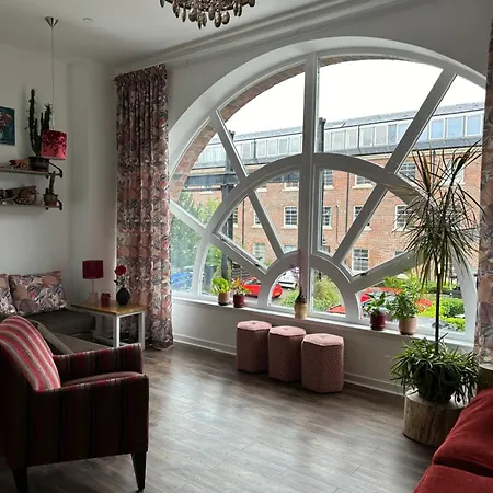 Stunning 2 Bedroom Apartmán *