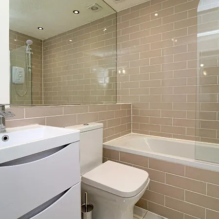 Invergarry Rouken Glen Retreat *