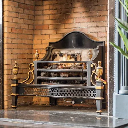 Grand 2 Bed West End Apartment *