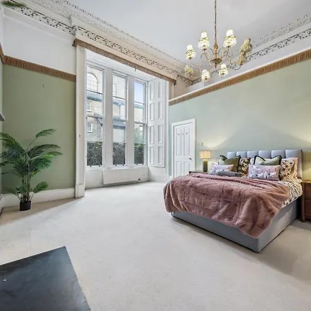 Grand 2 Bed West End דירה גלאזגו