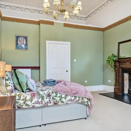 דירה Grand 2 Bed West End