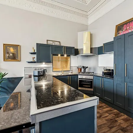 Grand 2 Bed West End דירה גלאזגו