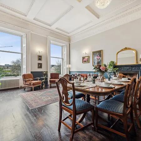 Grand 2 Bed West End Apartment *