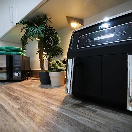 Signature - Norfolk House Apartment