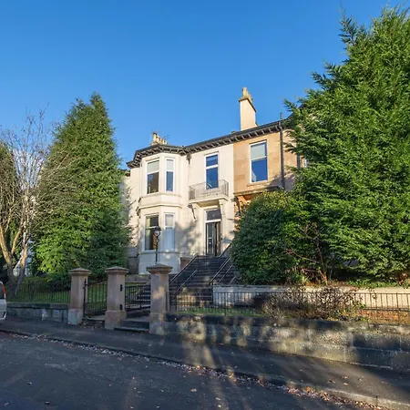 Extravagant 6 Bed Victorian Townhouse With Hot Tub * Glasgow